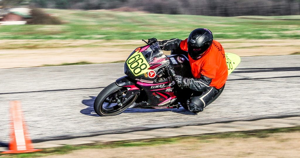 John racing the 2022 motorcycle in an orange provisional novice T-shirt featured image for 2022 Talladega WERA Race 1 Recap